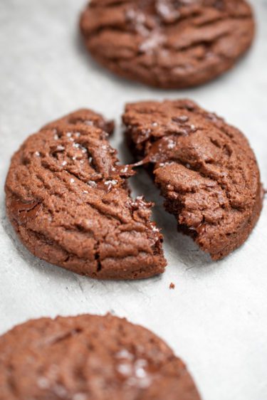 Cookie double chocolat gros plan